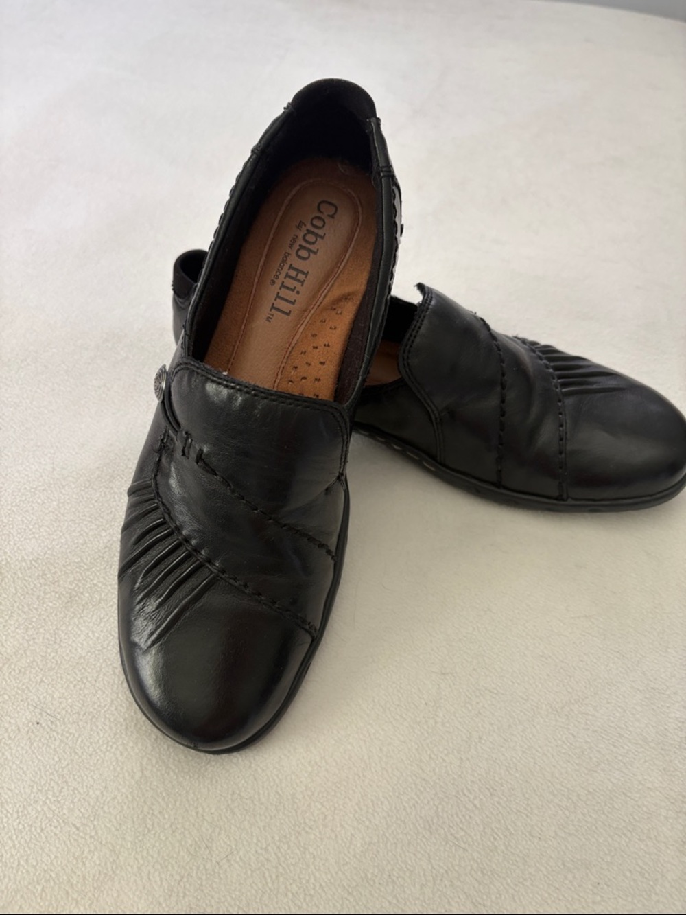 Cobb Hill by New Balance Black Leather Slip-On Flats